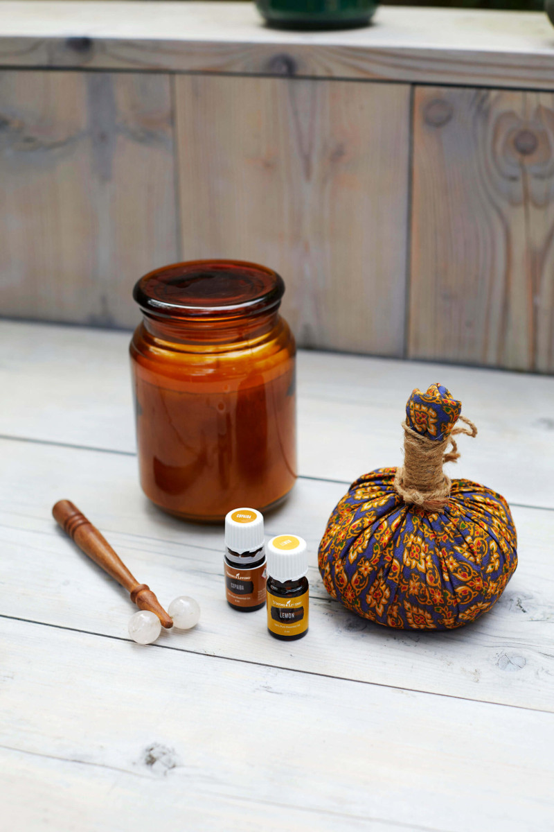 Kruidenstempelmassage voor ontspanning kruiden-stempel-massage-ontspannen
